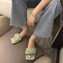 Load image into Gallery viewer, AMY SLIPPERS