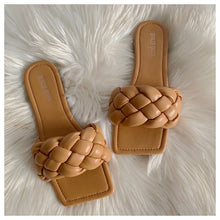Load image into Gallery viewer, AMY SLIPPERS